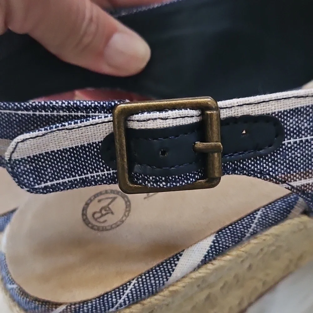 Bella Vita Navy Striped Espadrille Sandals NIB